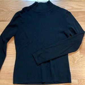 SCOTT TAYLOR | BLACK TURTLENECK